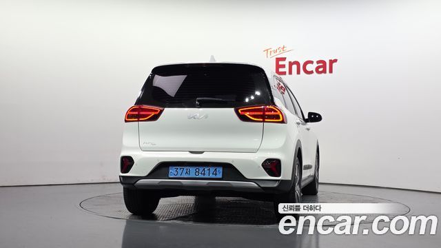 Kia Niro Plus Air 2023 — фото 4
