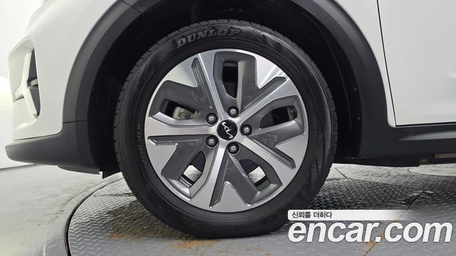 Kia Niro Plus Air 2023 — фото 5