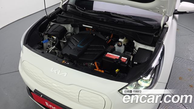 Kia Niro Plus Air 2023 — фото 6