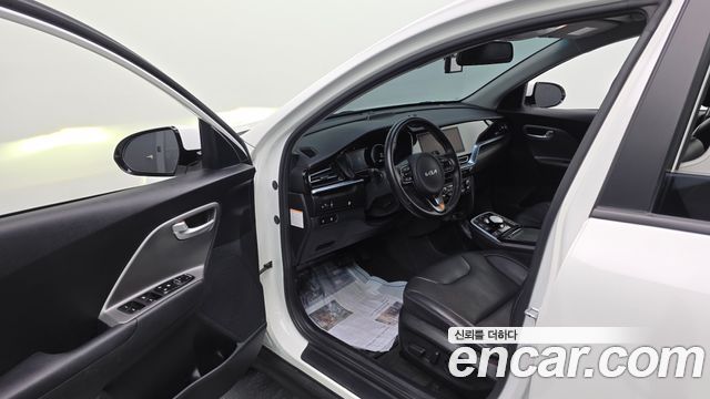 Kia Niro Plus Air 2023 — фото 10