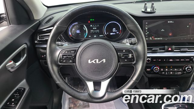 Kia Niro Plus Air 2023 — фото 14