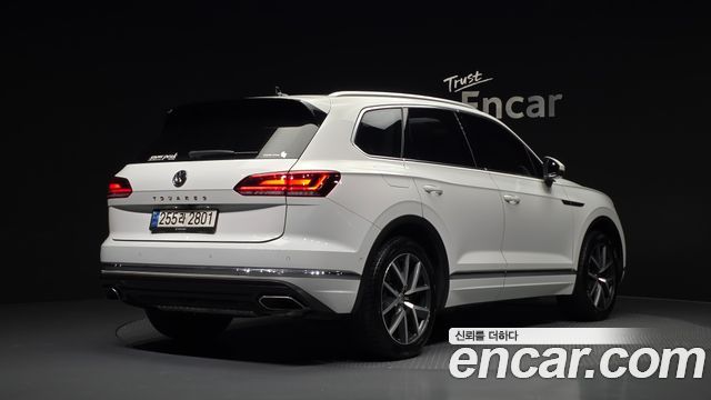 Volkswagen Touareg (III) 3.0 TDI Prestige 2020 — фото 2