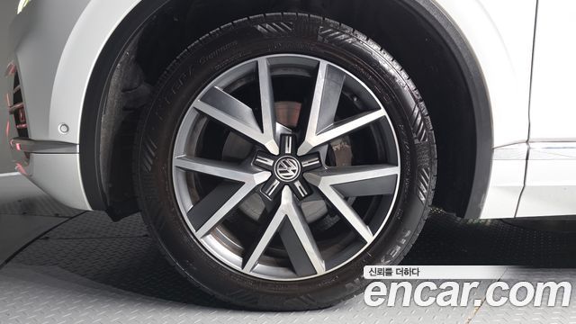 Volkswagen Touareg (III) 3.0 TDI Prestige 2020 — фото 5