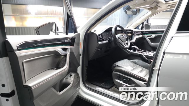 Volkswagen Touareg (III) 3.0 TDI Prestige 2020 — фото 10