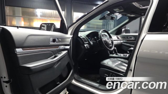 Ford Explorer 2.3 Limited 4WD 5th 2018 — фото 10
