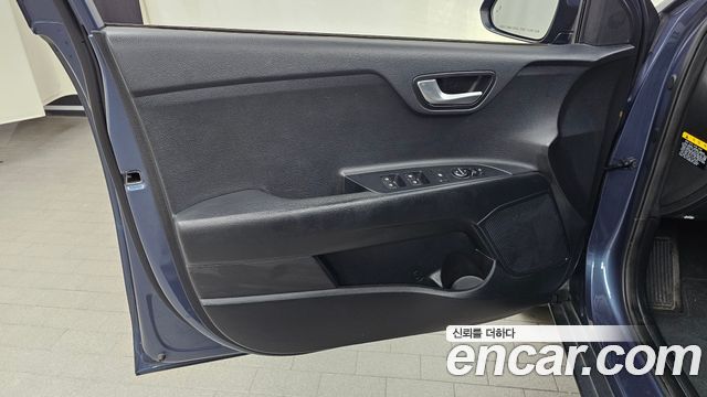 Kia Stonic 1.0 Turbo Prestige 2019 — фото 24