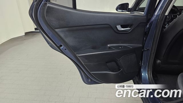 Kia Stonic 1.0 Turbo Prestige 2019 — фото 25