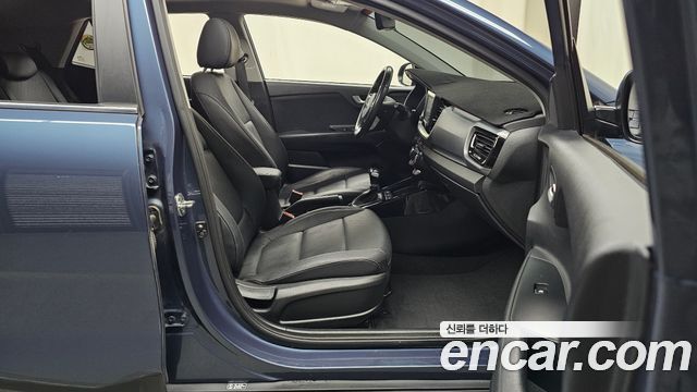 Kia Stonic 1.0 Turbo Prestige 2019 — фото 26