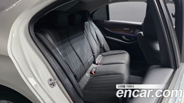 Mercedes-Benz E-Class (W213) E300 4MATIC Exclusive 2020 — фото 11