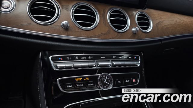 Mercedes-Benz E-Class (W213) E300 4MATIC Exclusive 2020 — фото 18