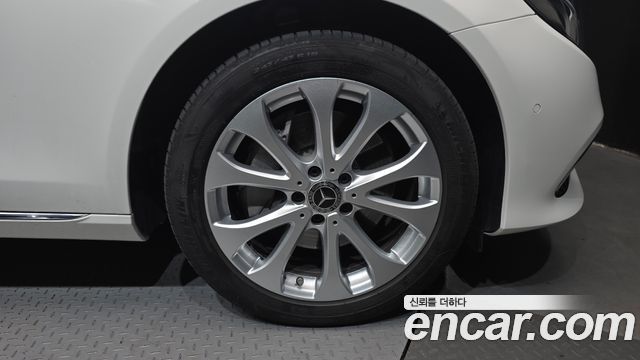 Mercedes-Benz E-Class (W213) E300 4MATIC Exclusive 2020 — фото 21