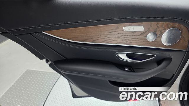 Mercedes-Benz E-Class (W213) E300 4MATIC Exclusive 2020 — фото 25