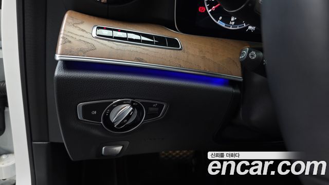 Mercedes-Benz E-Class (W213) E300 4MATIC Exclusive 2020 — фото 28