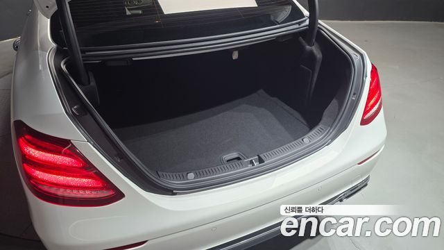 Mercedes-Benz E-Class (W213) E300 4MATIC Exclusive 2020 — фото 36