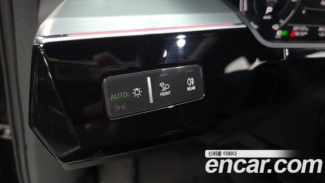 Audi e-tron 55 Quattro 2022 — фото 32