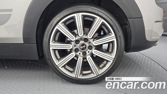 MINI Cooper S Clubman Standard 2nd 2020 — фото 27