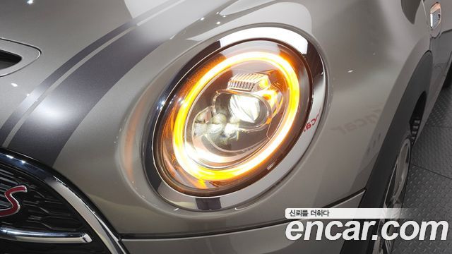 MINI Cooper S Clubman Standard 2nd 2020 — фото 28