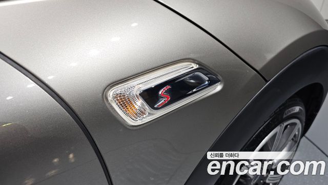 MINI Cooper S Clubman Standard 2nd 2020 — фото 41