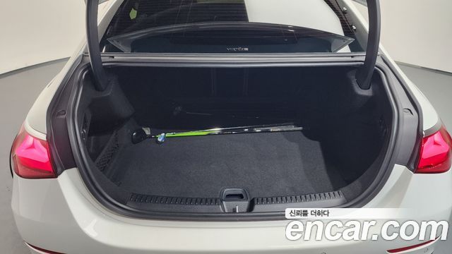 Mercedes-Benz E-Class (W214) E200 AMG Line 2026 — фото 17