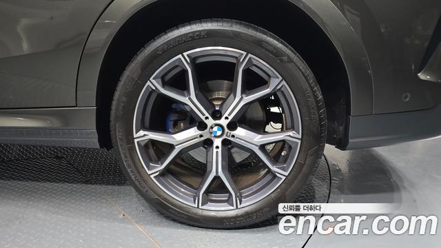 BMW X6 (G06) xDrive40i M Sport 2022 — фото 21
