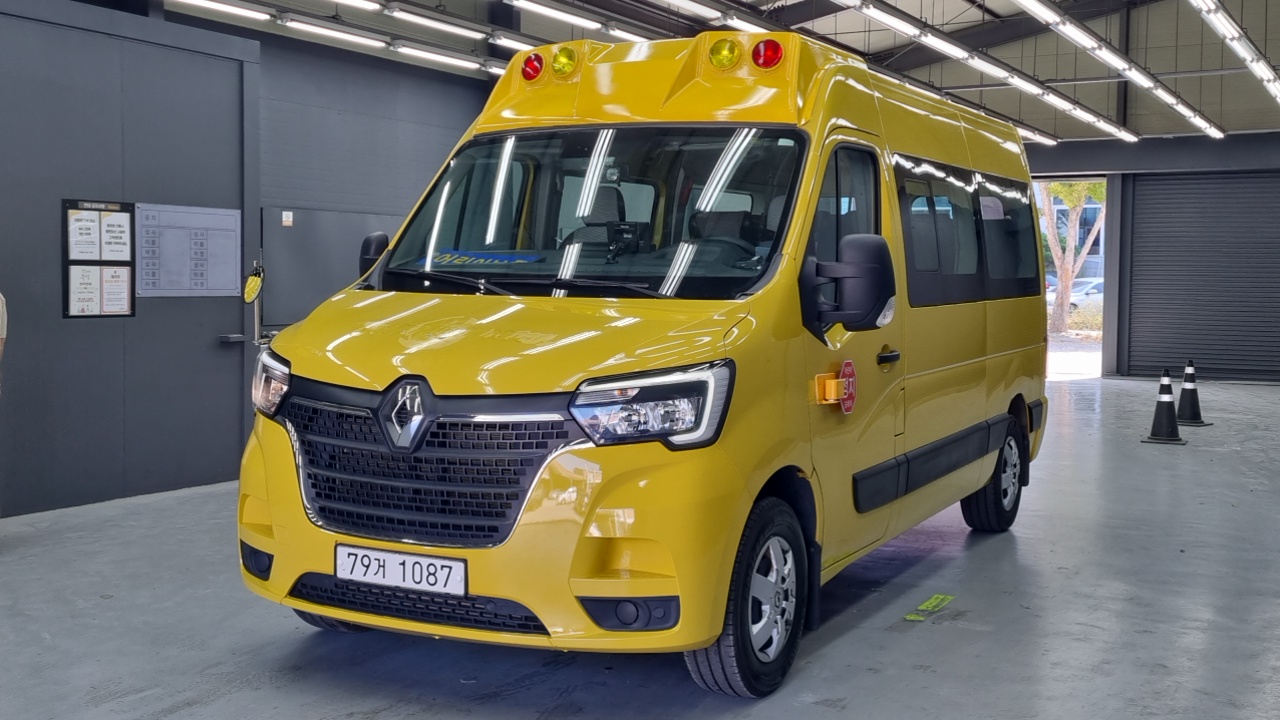 Renault Korea Master School Bus 15-Seater