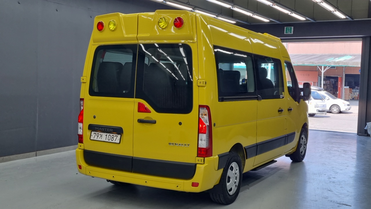 Renault Korea Master School Bus 15-Seater 2021 — фото 2