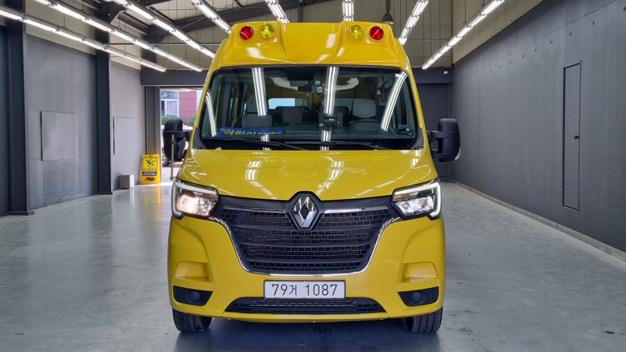 Renault Korea Master School Bus 15-Seater 2021 — фото 3