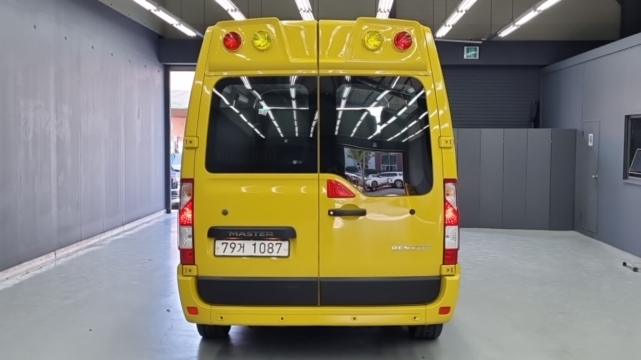 Renault Korea Master School Bus 15-Seater 2021 — фото 4