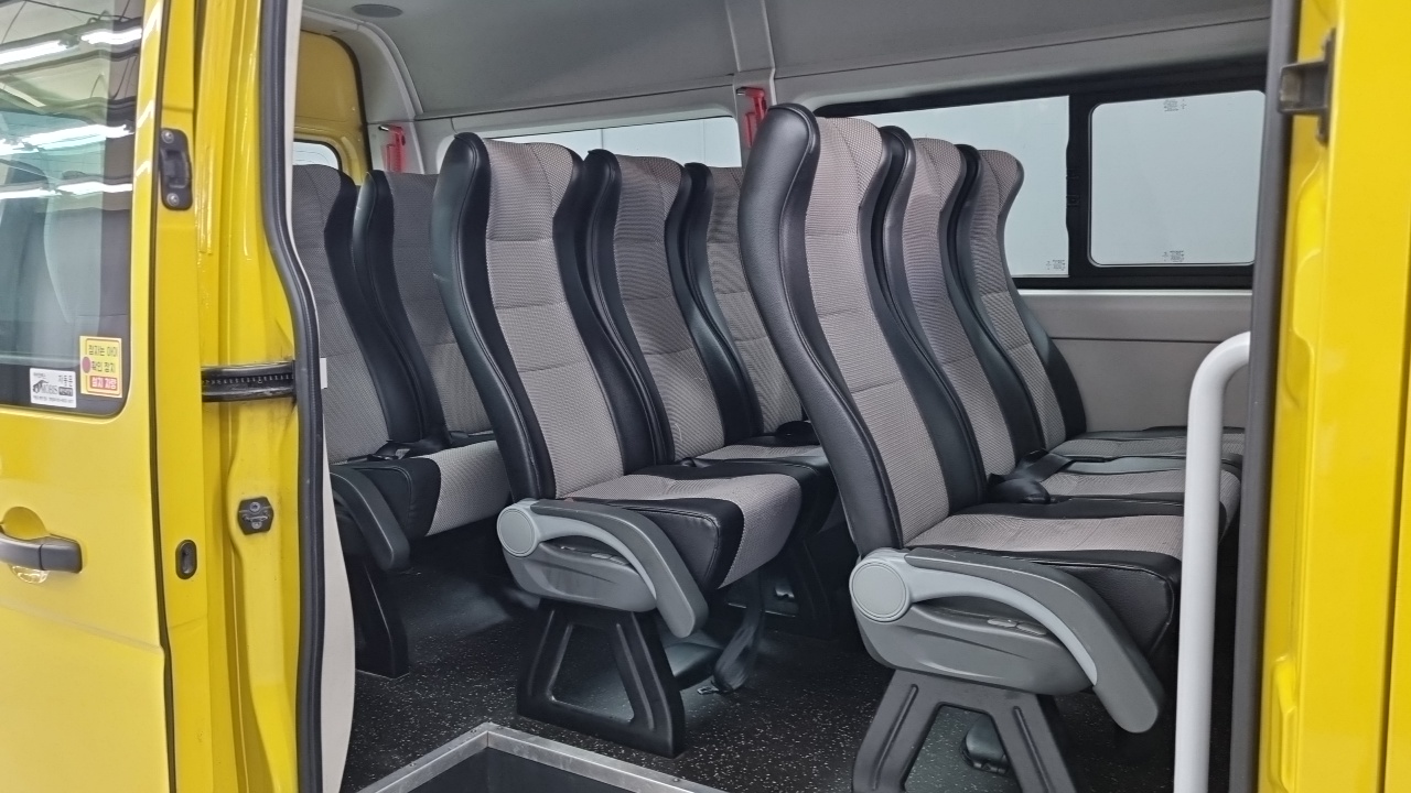 Renault Korea Master School Bus 15-Seater 2021 — фото 10