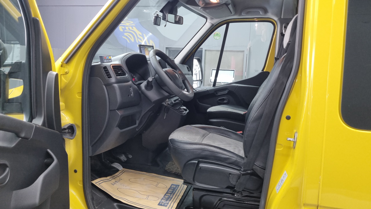 Renault Korea Master School Bus 15-Seater 2021 — фото 20