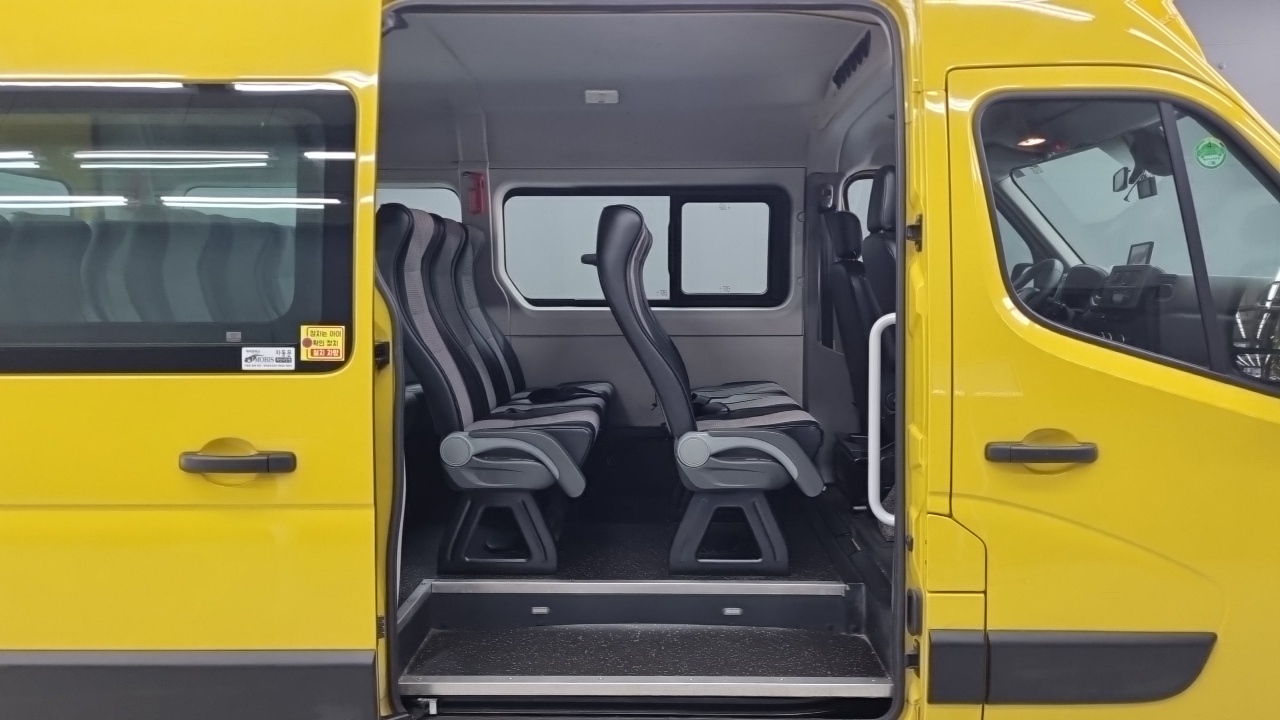 Renault Korea Master School Bus 15-Seater 2021 — фото 21