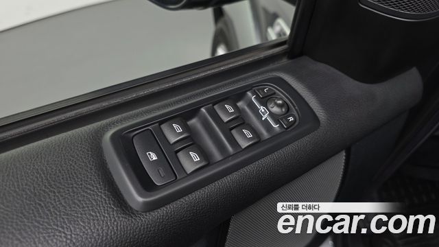 Land Rover Discovery 4 3.0 SDV6 HSE 2014 — фото 11