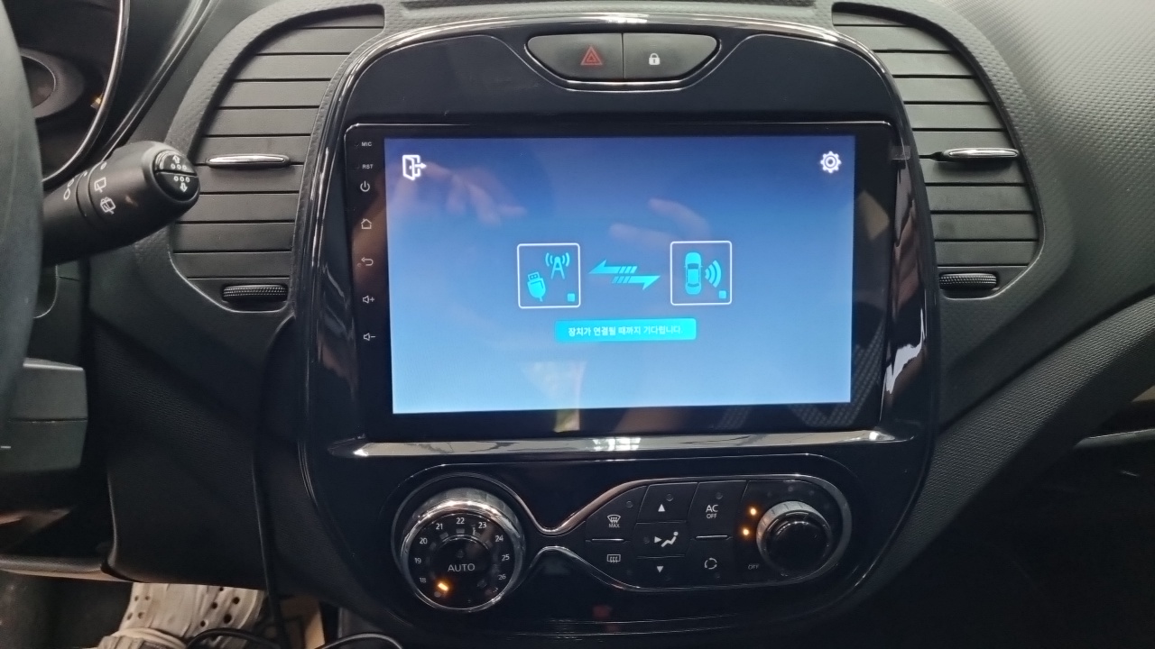 Renault Korea QM3 RE 2015 — фото 16