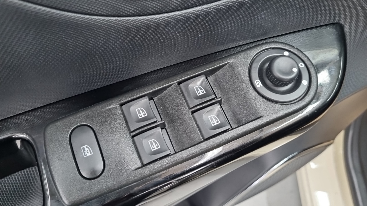 Renault Korea QM3 RE 2015 — фото 19