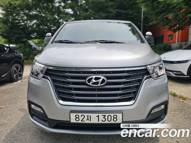 Hyundai Grand Starex Van 3-Seater Smart