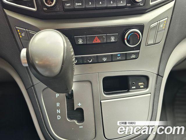 Hyundai Grand Starex Van 3-Seater Smart 2021 — фото 23