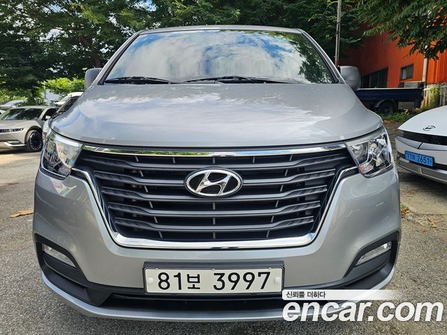Hyundai Grand Starex Van 3-Seater Smart