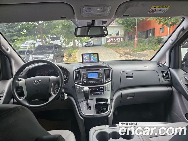 Hyundai Grand Starex Van 3-Seater Smart 2021 — фото 10