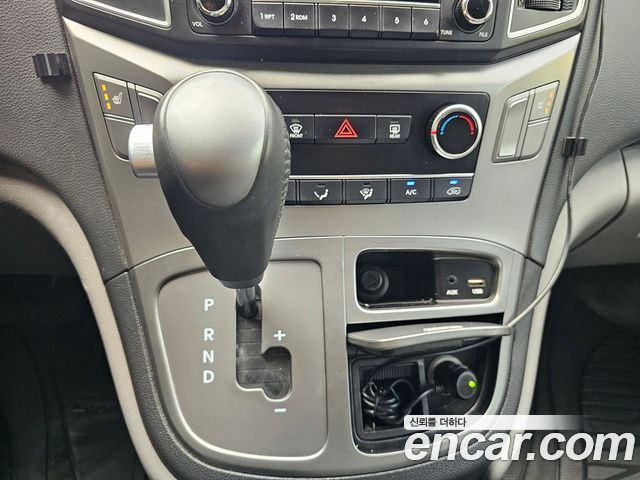 Hyundai Grand Starex Van 3-Seater Smart 2021 — фото 17