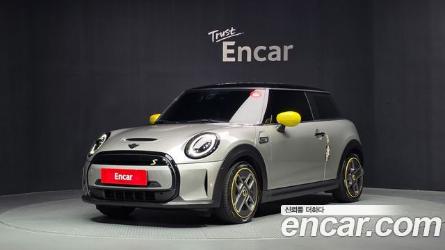 MINI Cooper Electric SE Electric 3rd 2024 — фото 1
