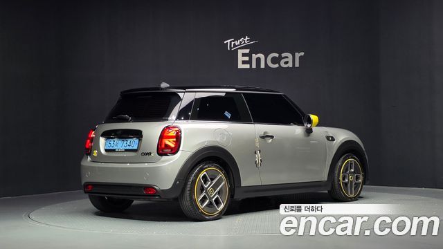 MINI Cooper Electric SE Electric 3rd 2024 — фото 2