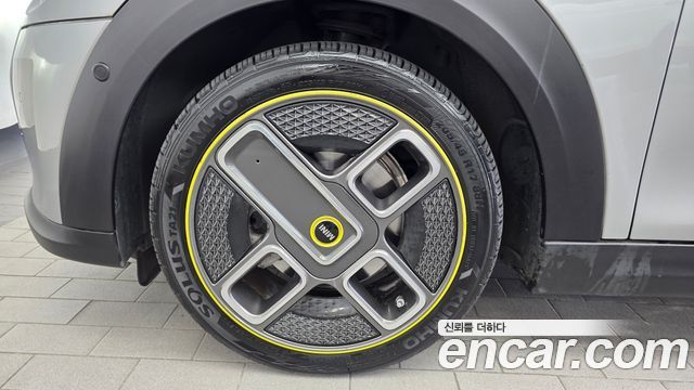 MINI Cooper Electric SE Electric 3rd 2024 — фото 5