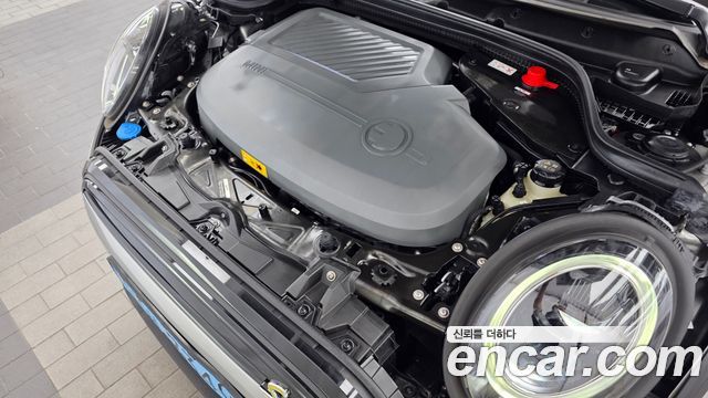 MINI Cooper Electric SE Electric 3rd 2024 — фото 6