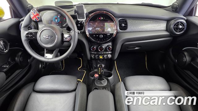 MINI Cooper Electric SE Electric 3rd 2024 — фото 7