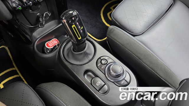 MINI Cooper Electric SE Electric 3rd 2024 — фото 9