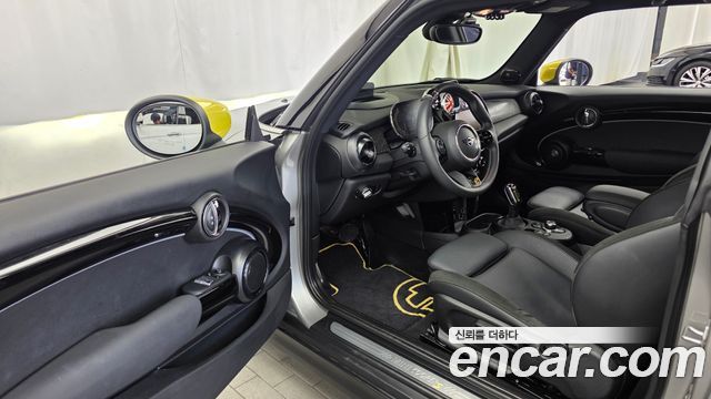 MINI Cooper Electric SE Electric 3rd 2024 — фото 10