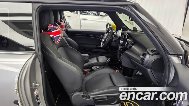 MINI Cooper Electric SE Electric 3rd 2024 — фото 11