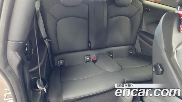 MINI Cooper Electric SE Electric 3rd 2024 — фото 12