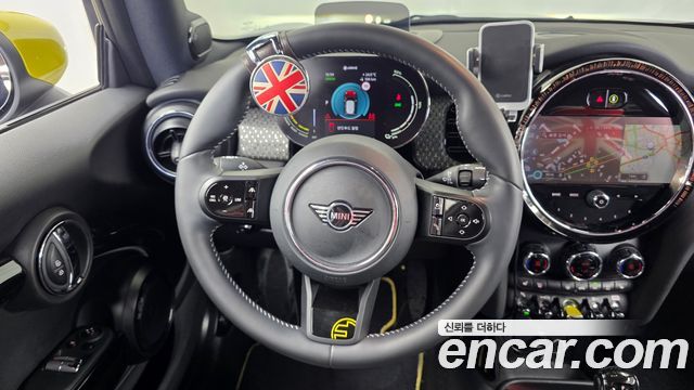 MINI Cooper Electric SE Electric 3rd 2024 — фото 13