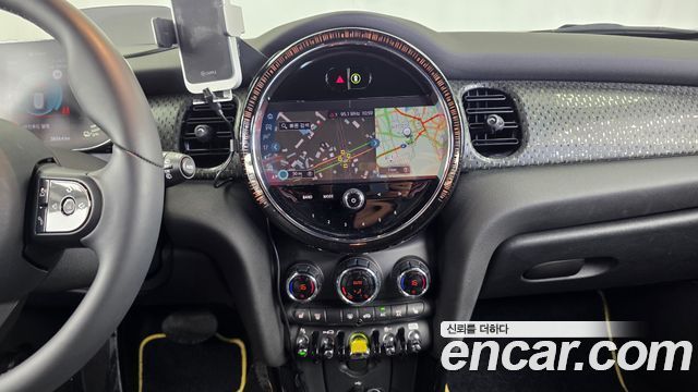 MINI Cooper Electric SE Electric 3rd 2024 — фото 14